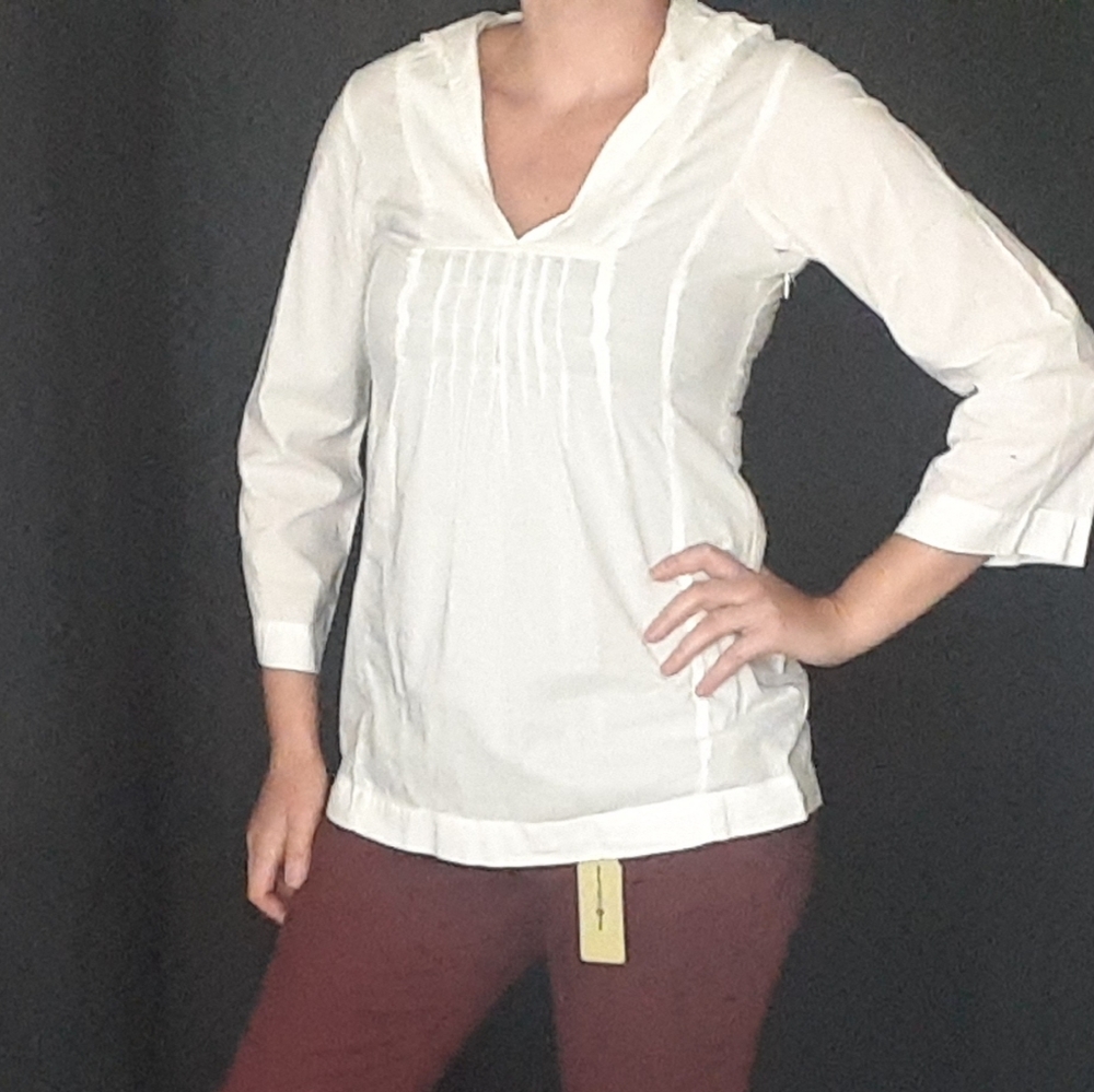 3/4 length white shirt